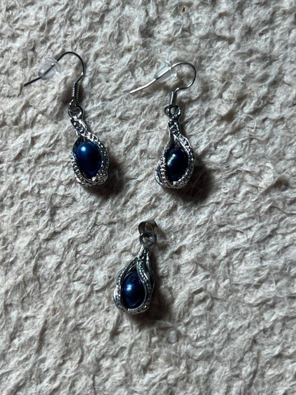 Blue/black pearl earrings and necklace pendant